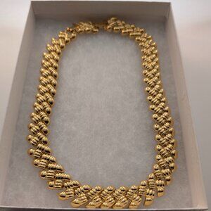 1980s Vintage Heavy Gold Ribbed Chevron Link Statement Necklace